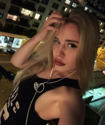 У меня бесконечное воображение и неиссякаемый энтузиазм, чтобы удовлетворить твои самые сокровенные фантазии. Я могу погрузить тебя в мир наслаждения и страсти, где наши тела будут соединены в невероятной гармонии. Мои услуги - отличное сочетание эротического массажа, классического секса и разнообразных игр, чтобы каждая встреча была яркой и незабываемой. У меня также есть положительные отзывы, подтверждающие мою оригинальность и профессионализм. Заходи на мою страницу, чтобы увидеть мои фото и узнать больше о том, как я могу сделать тебя счастливым 😘💋🔥. Вероника